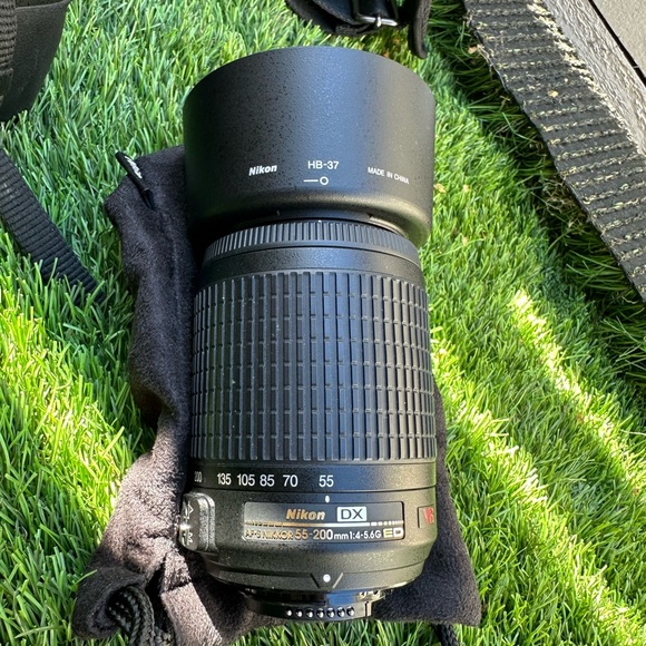 Nikon D3100 With 18-55mm Lens and 55-200mm Lens + Accesories + Bag - Picture 7 of 8